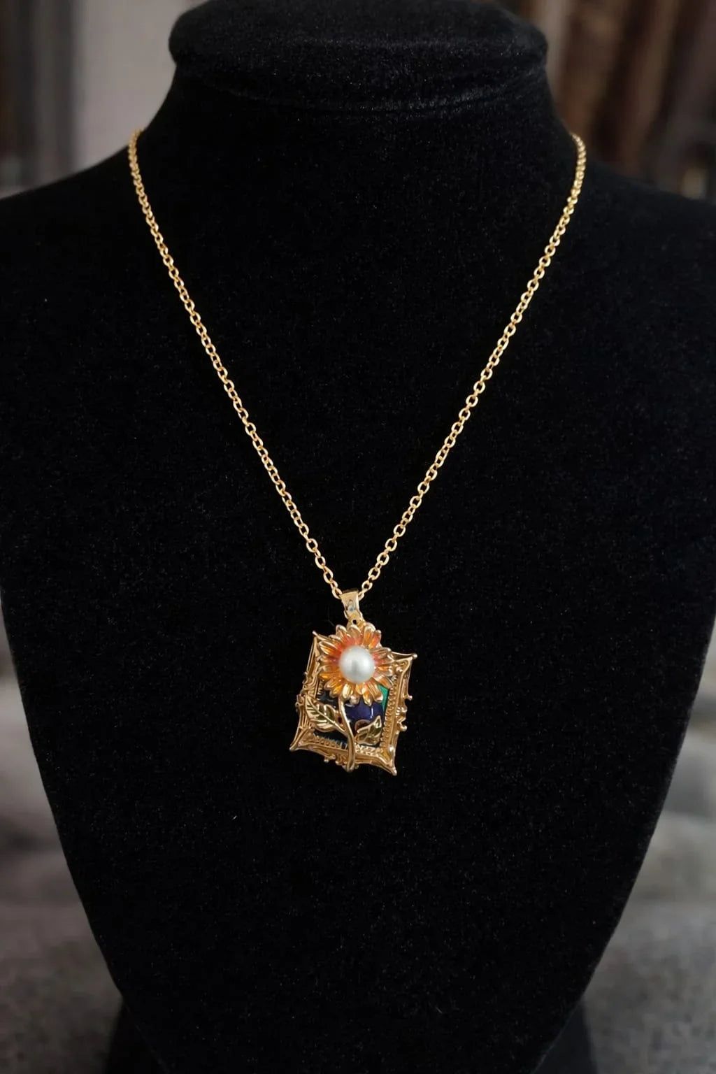 Sunflower Pearl Vintage Pendant Necklace